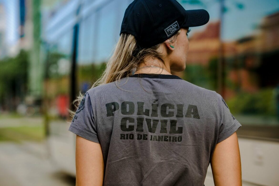 23102025_114220polcia