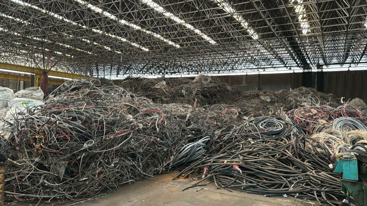 877715e4e12d4109afc0b95d2ab97581