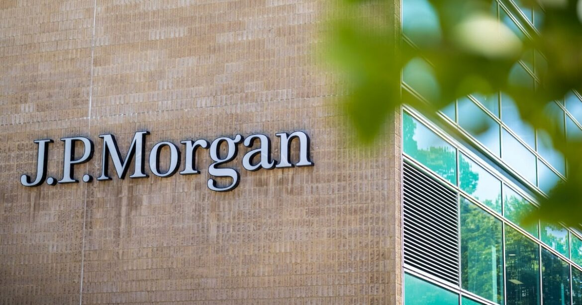 HORS5NU2TRAF5NM65OL6RG4Z4Q